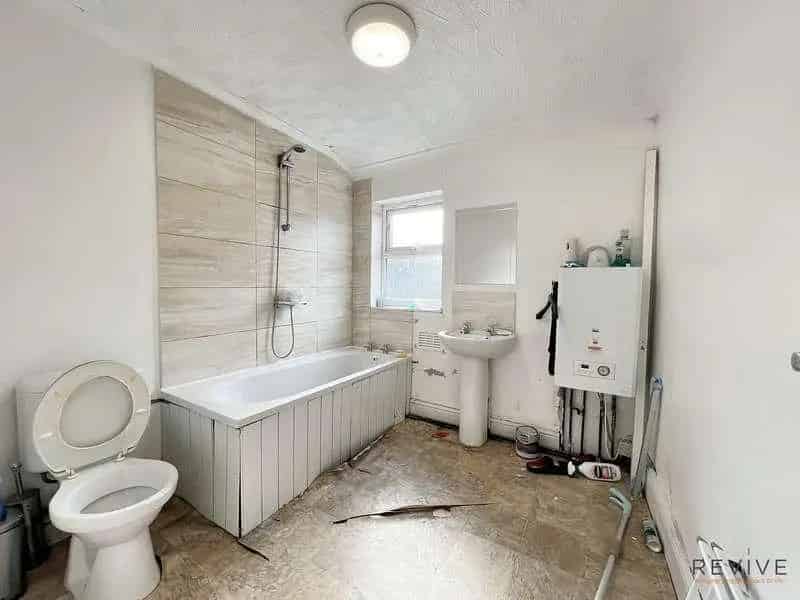 2 bed house for sale