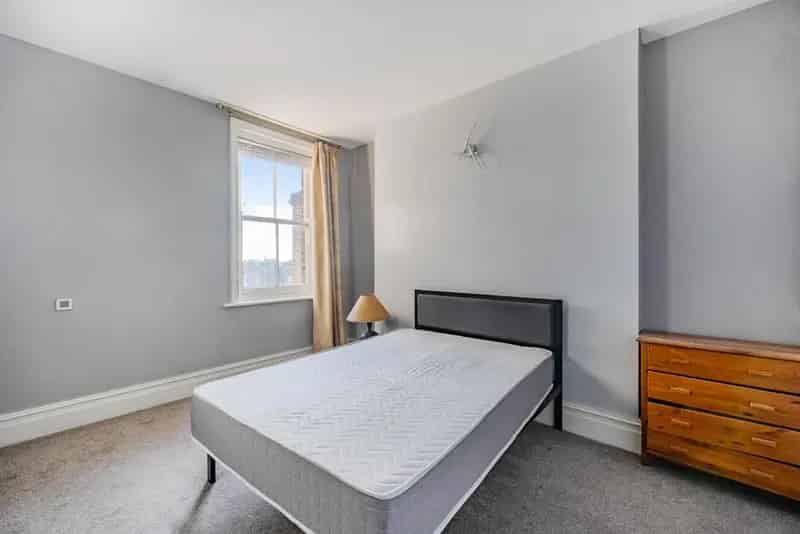 W6 Mansion Block Apartment High Ceilings and Natural Light