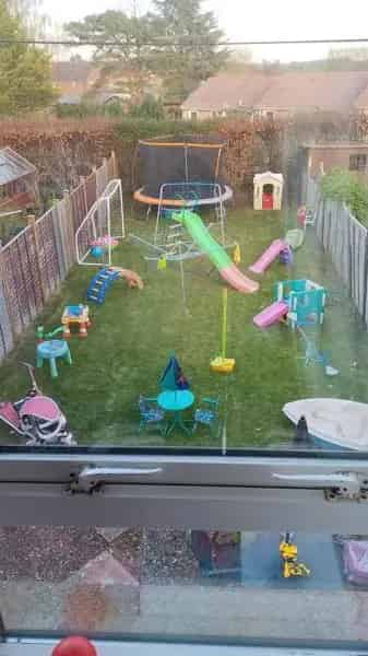 2 Bed House Near School Large Garden