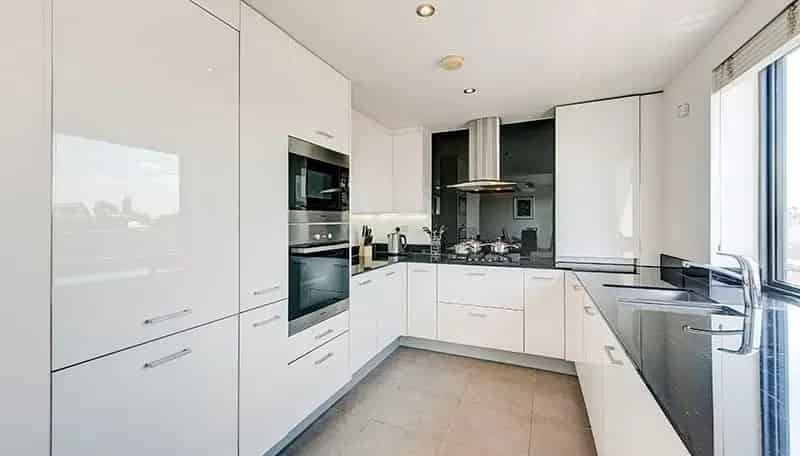 Spacious 2-Bedroom Apartment South Kensington 869 sq ft