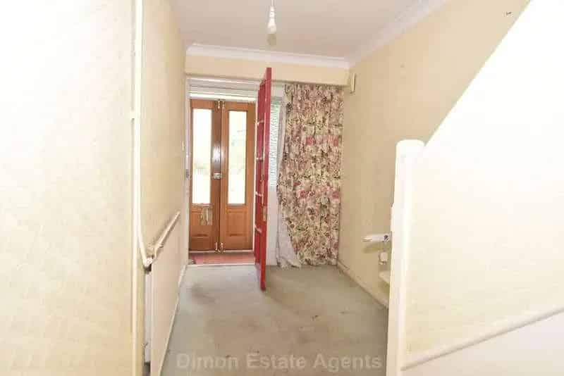 3 Bed House For Sale Requiring Updating