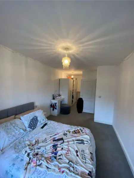 Flat For Rent in Maidstone, England