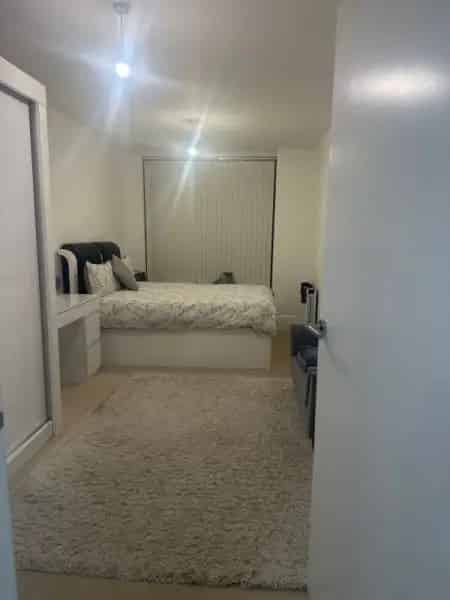 Spacious Four Bedroom Family Property with Concierge and Parking