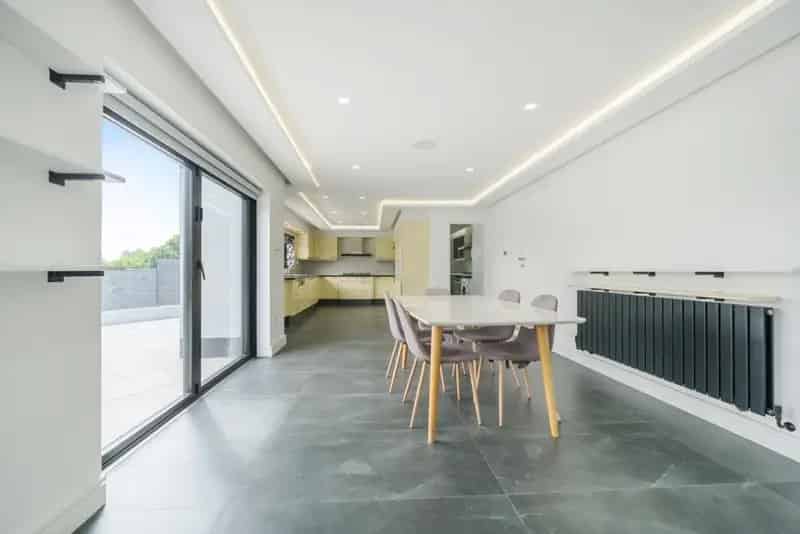 Five Bedroom Detached House Southagate