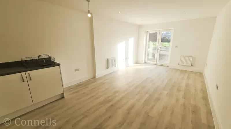One Bedroom Apartment Haden Hill Close to Shops and Schools