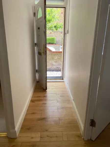 Ground Floor Property with Private Garden - Ideal for Couple or Downsizers