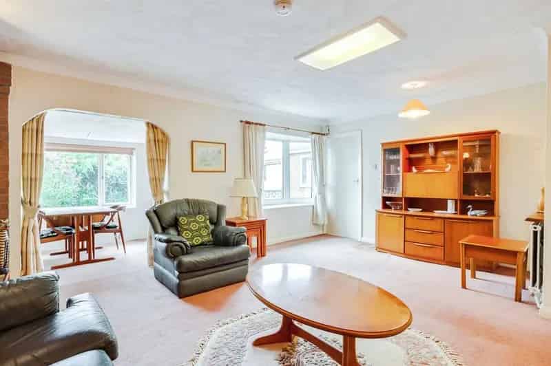 3 Bedroom Semi Detached House for Sale Kirkhamgate WF2