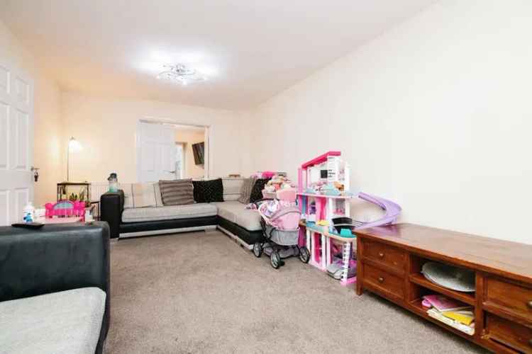 6 Bedroom Semi-Detached House Near Birmingham Metropolitan Hospital