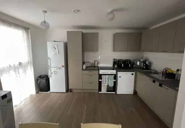Spacious 2-Bed Apartment with Balcony Near Staines Town Centre