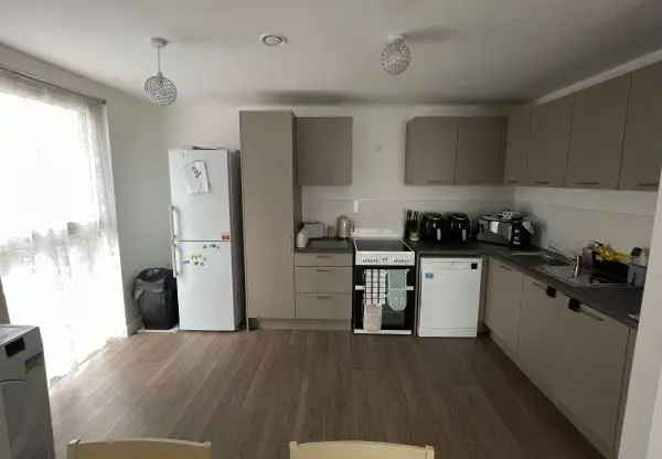 Flat For Rent in Staines-upon-Thames, England