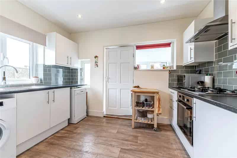 Two Bedroom Bungalow in Horsforth with Large Garden and Double Garage