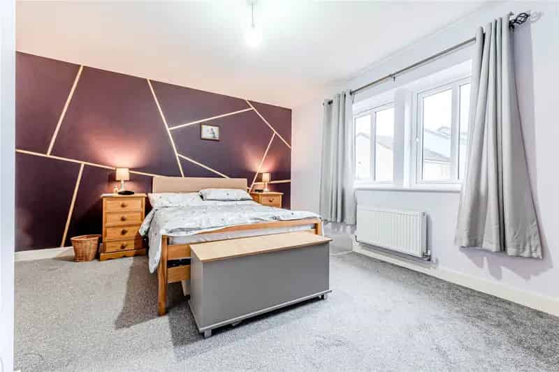 3 Bed House with Parking Close to Amenities