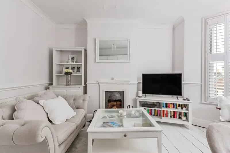 2-Bedroom Flat with Large Living Area