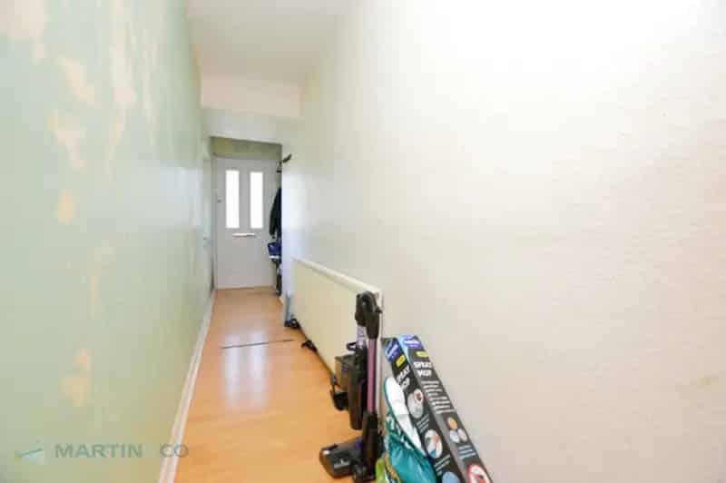 2 Bedroom Maisonette For Sale Garden Off Road Parking