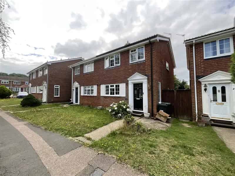 3 Bedroom Semi-Detached House for Sale Near Amenities and Schools
