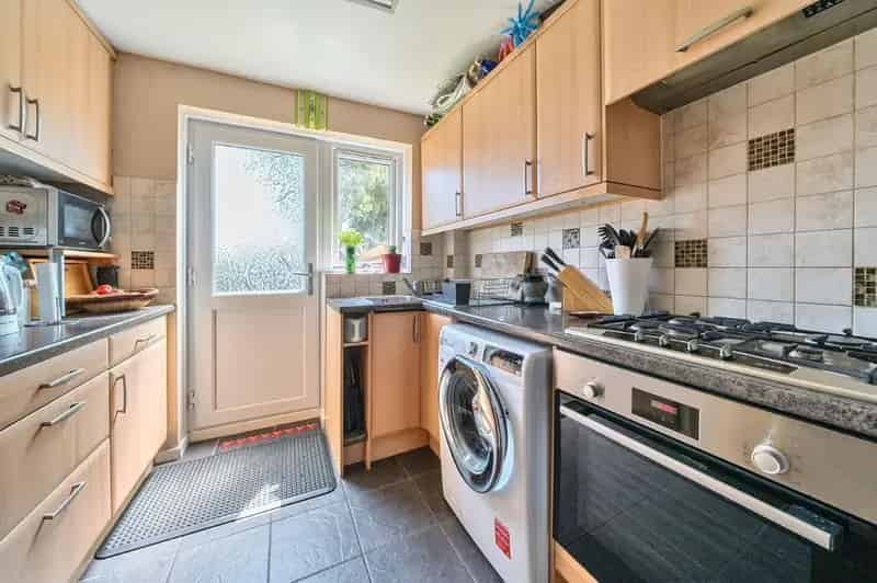 2 Bed Flat for Sale in Brighton Hill with Garden and Garage