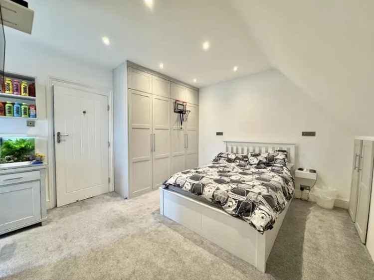 3 Bed Split Level Maisonette for Sale Dean Park
