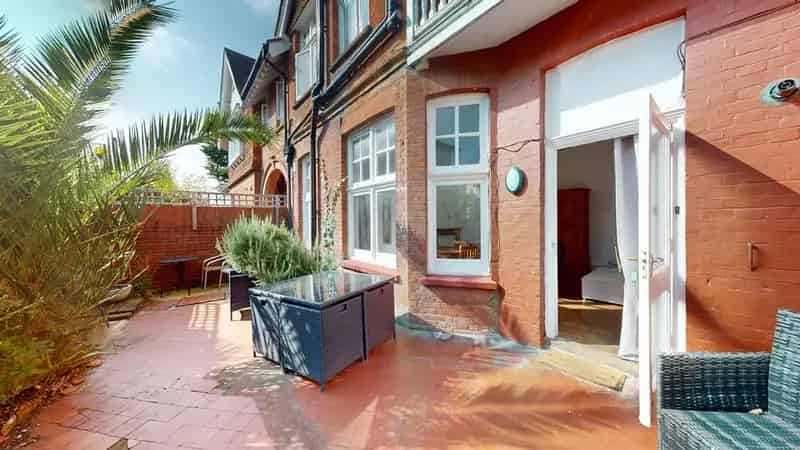 2 Bedroom Flat to Rent in Brighton