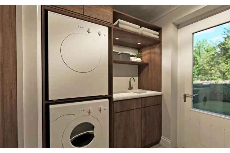 5 Bed Detached House with 2 Reception Rooms