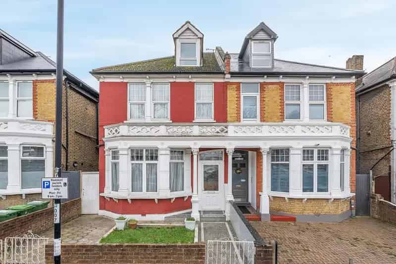Six Bedroom Family House in SE6 Rosenthal Road