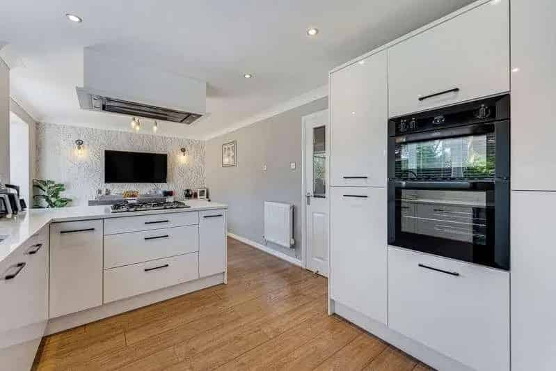 4 bed house for sale