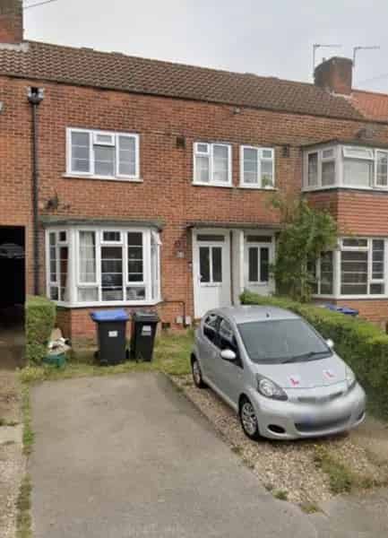 3 Bedroom House Near Applecroft Stanborough Schools