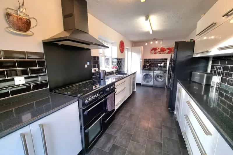 Four Bedroom Detached House with Pool - Zero Deposit Available