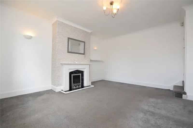 2 Bedroom Terraced House in Morley - Ideal for Professionals