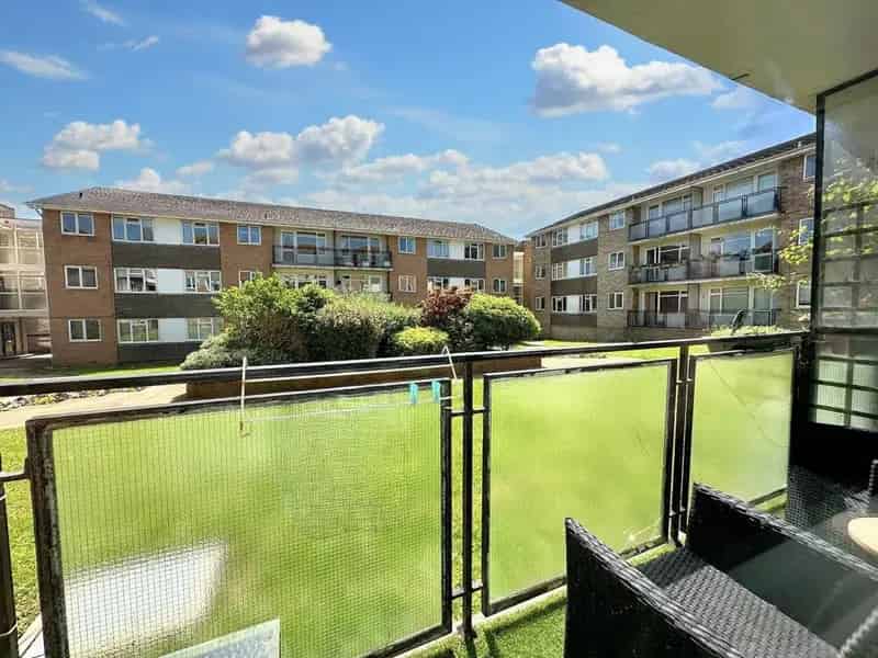 2 Bedroom Flat for Sale Peacehaven Near Brighton