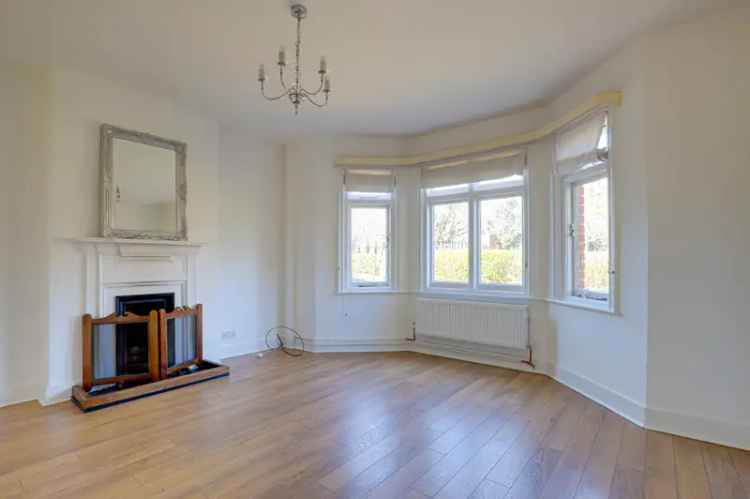3 Bedroom Detached House River Thames Private Mooring
