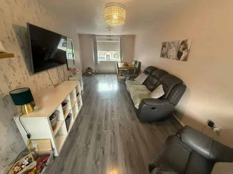 3 Bed Mid Terrace House For Sale No Onward Chain