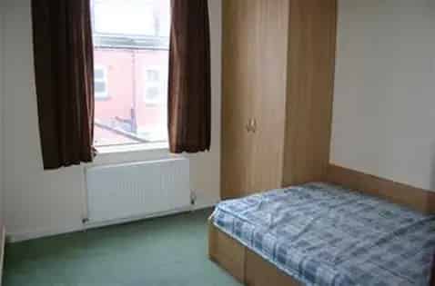 4 Bedroom Flat Leeds Deceptively Large Top 2 Floors