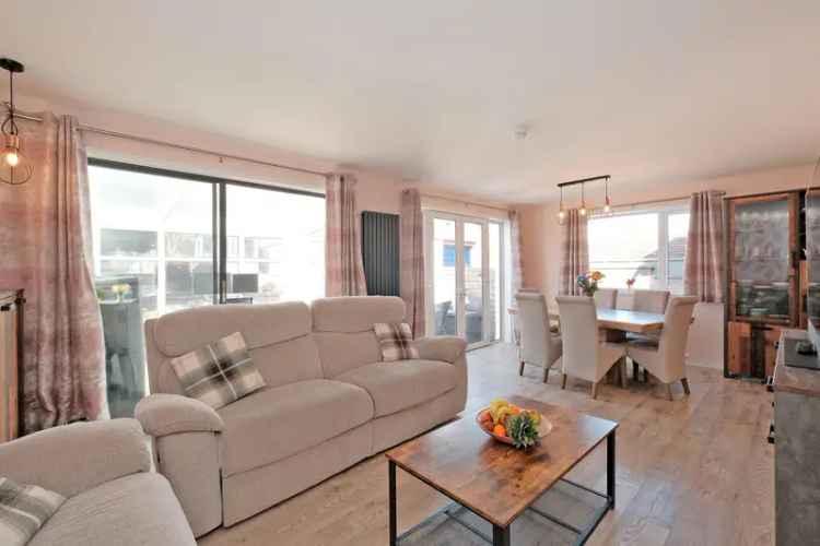Spacious 4-Bedroom House in Peterculter
