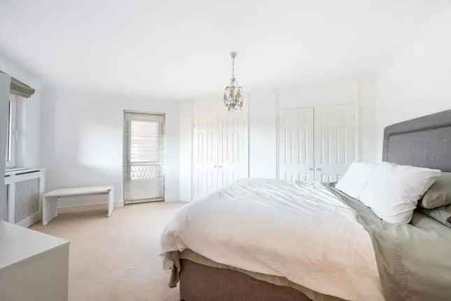 Flat for sale in Chepstow Villas, Notting Hill, London W11