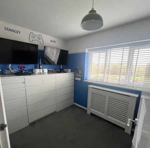 2 Bedroom Semi Detached House Near Uxbridge
