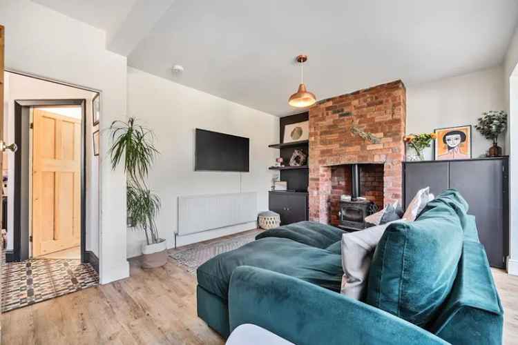 Four Bedroom Semi Detached House in Roundhay