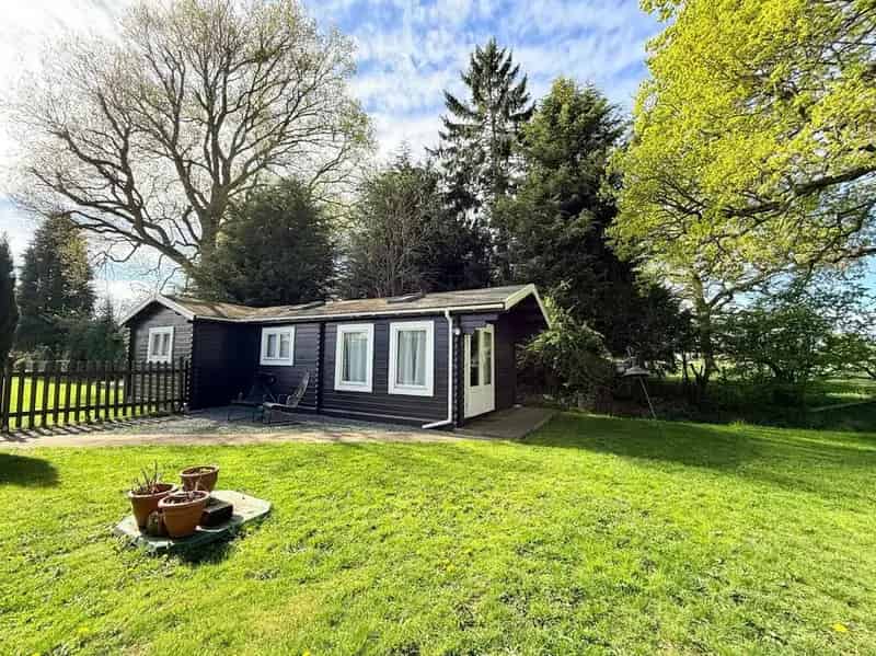 4 Bedroom Semi Detached House with Annex for Sale