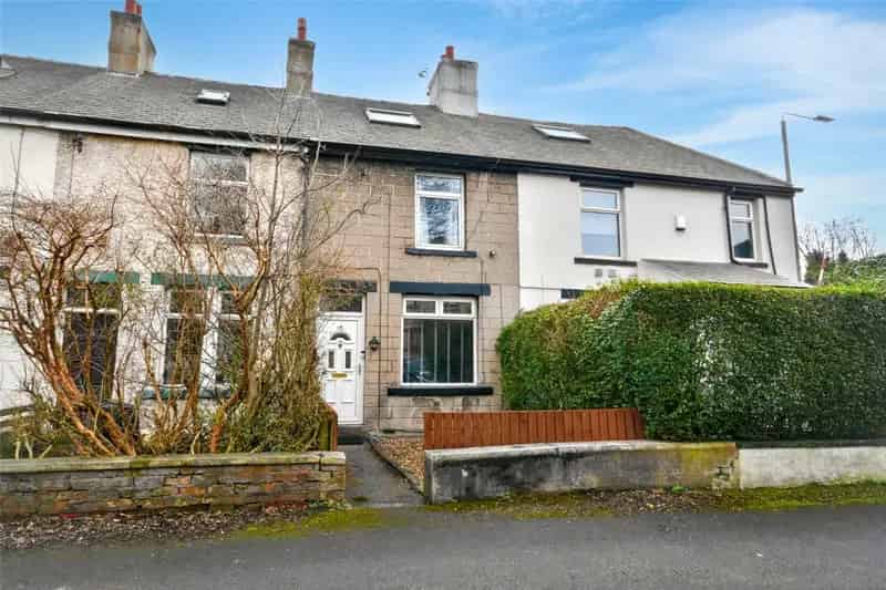 3 Bedroom Terrace House Near New Pudsey Train Station