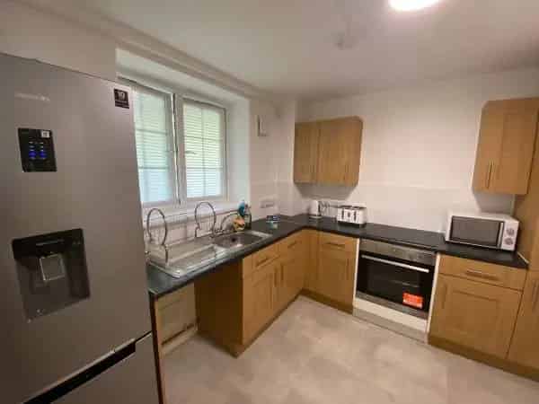 Spacious Flat Near 3 Stations Newly Refurbished Central Heating Parking