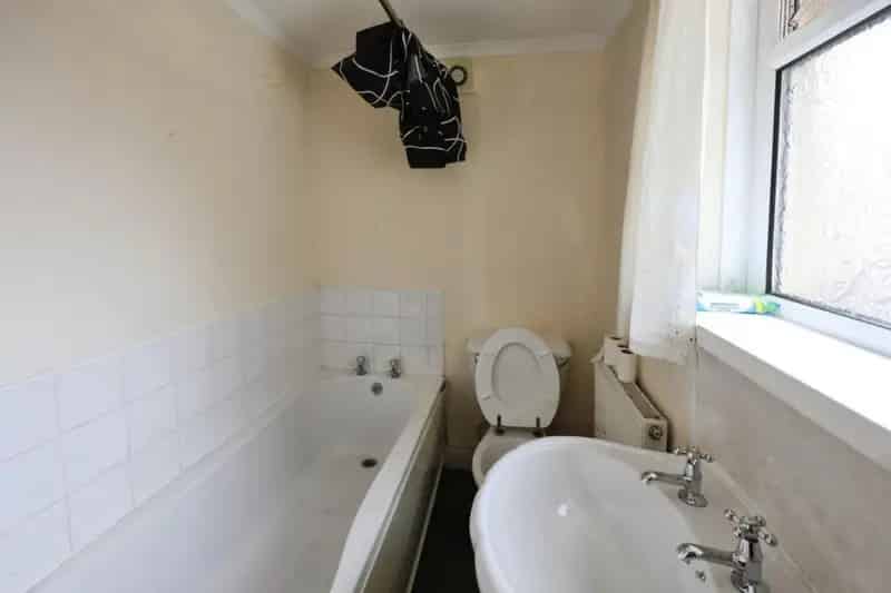 2 Bed House for Sale - Ideal Investment Opportunity