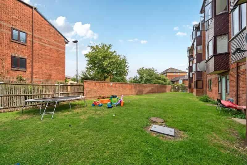 Flat For Sale , London, England