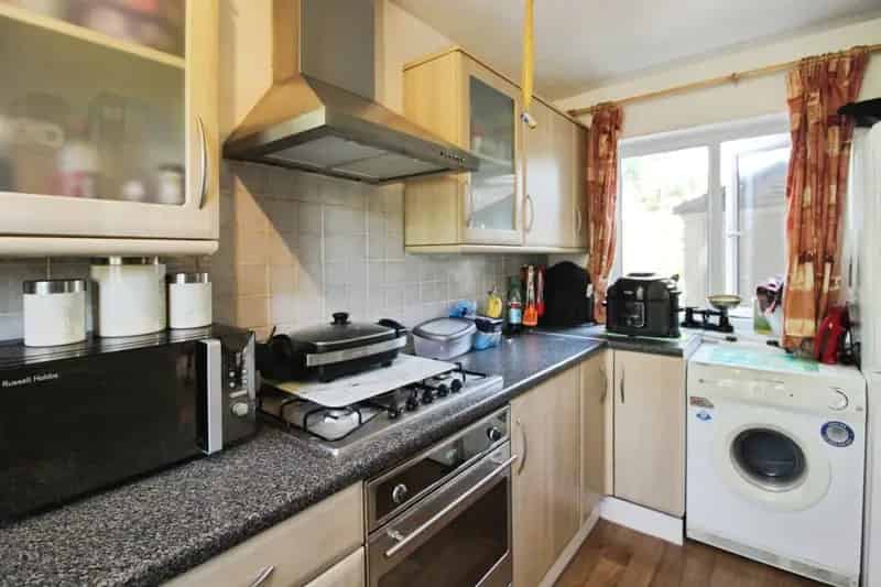 2 Bedroom Mid Terrace House For Sale