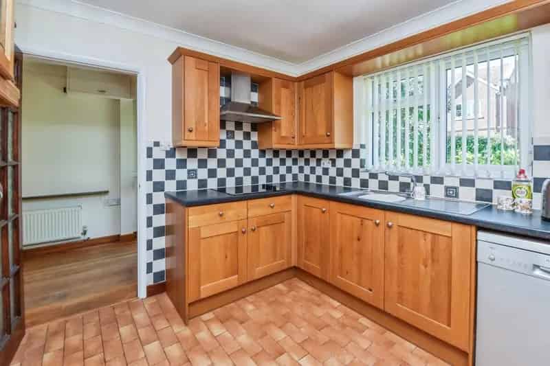 Spacious 3-Bed Detached Bungalow in Westbury