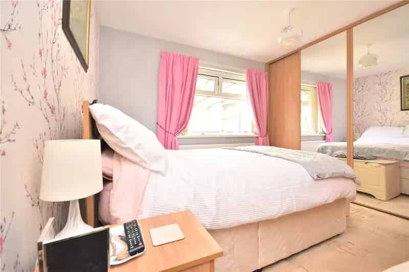 Stunning 3-Bed Detached Bungalow Extended Interior Modern Bathroom