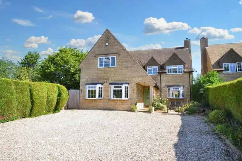 4 Bedroom Detached House for Sale Brown Edge