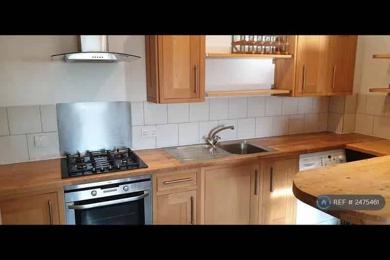 3 Bedroom Flat Available April 1st