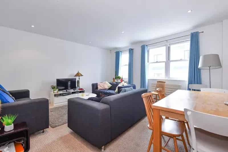 Four Bedroom End of Terrace House Wimbledon Park