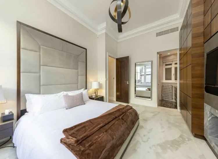 Mayfair Apartment High Ceilings Private Balcony Lift