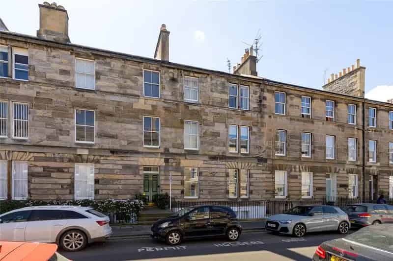 2 Bedroom Apartment for Sale in Edinburgh New Town