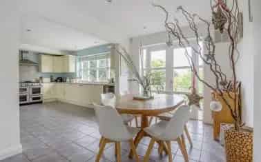 Spacious 5-Bedroom Family Home with 0.5 Acre Plot and Planning Permission